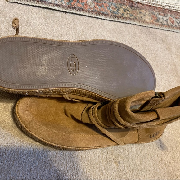 UGG Brown Suede Ankle Boots Sz 7 Womens - Picture 3 of 4